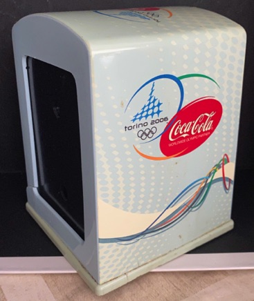 7368-1 € 6,00 coca cola servethouder laag model Torino 2006.jpeg